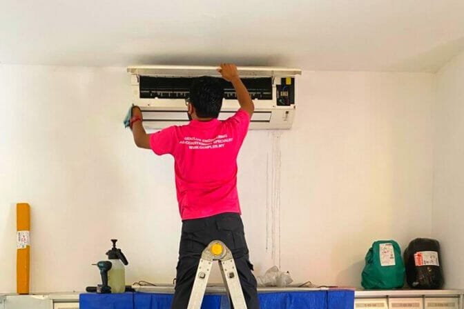 How to Discharge a Dual Start & Run Capacitor